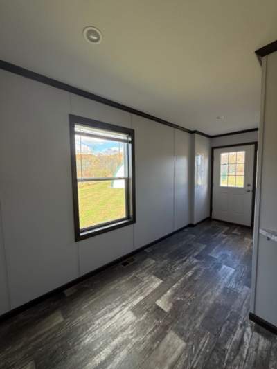 Spruce Walk-in 1