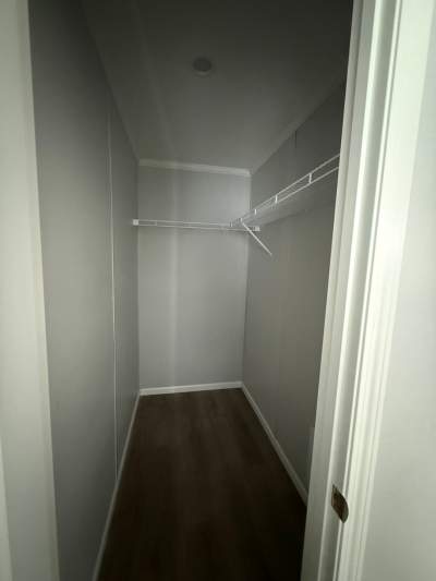 Willow Walk-in Closet