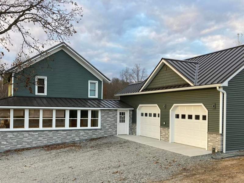 Siding and garage - green